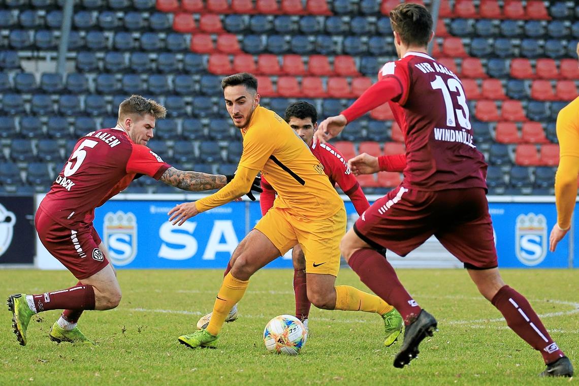 Spielte sich in den Blickpunkt: Onur Ünlücifci. Der 22-Jährige aus dem zentralen Mittelfeld ist einer der Gewinner der Wintervorbereitung. Foto: A. Becher