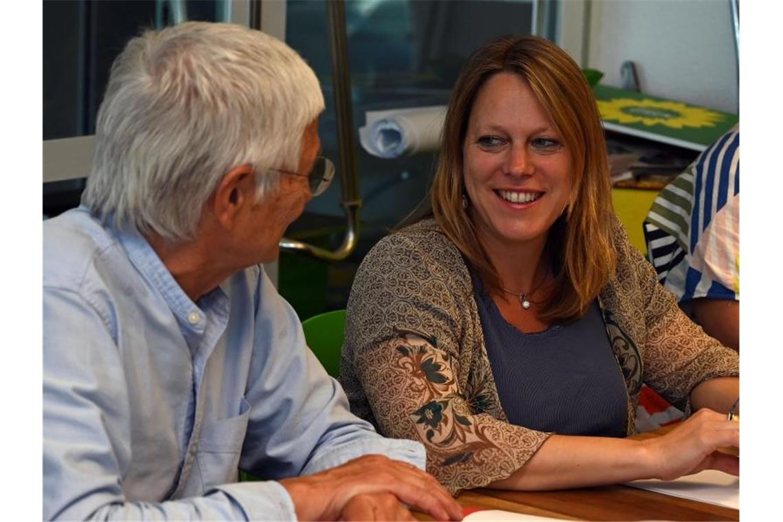 Spitzenkandidatin Maike Schaefer und der Bremer Grünen-Co-Vorsitzende Hermann Kuhn beim Treffen des Landesvorstandes. Foto: Carmen Jaspersen