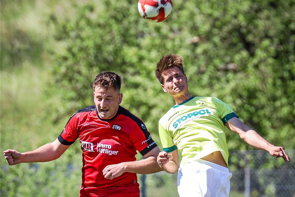 Spitzenreiter SV Allmersbach (links Robin Loistl) trifft am Sonntag auf Moritz Stoppel (rechts) und die SG Oppenweiler-Strümpfelbach. Archivfoto: Tobias Sellmaier