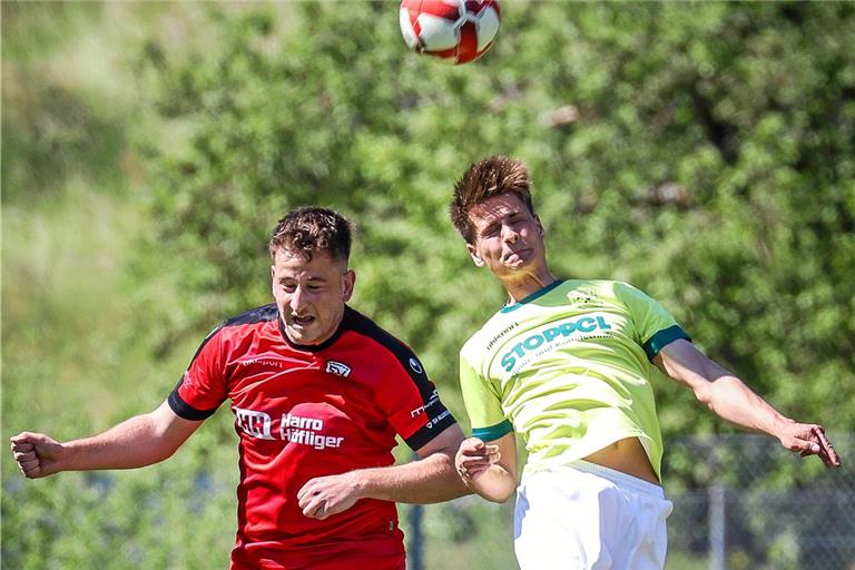 Spitzenreiter SV Allmersbach (links Robin Loistl) trifft am Sonntag auf Moritz Stoppel (rechts) und die SG Oppenweiler-Strümpfelbach. Archivfoto: Tobias Sellmaier