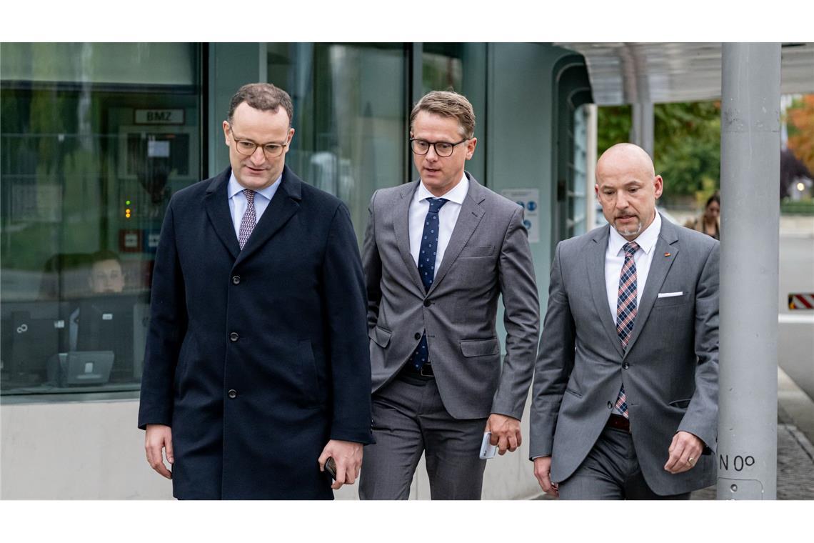 Spitzentrio der Union: Jens Spahn (CDU), Carsten Linnemann (CDU) und Alexander Hoffmann (CSU) schlendern zum Koalitionsausschuss.