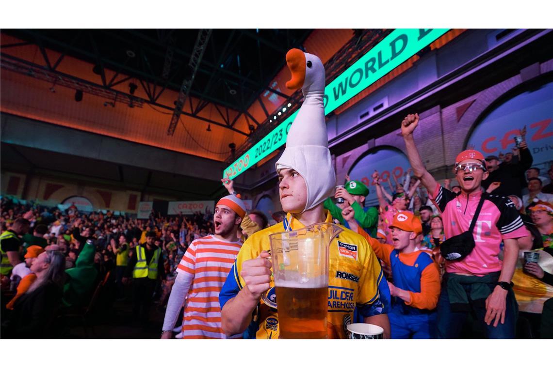 Sechs deutsche Spieler bei Darts-WM am Start Sport und Karneval in einem: die Darts-WM ist traditionell farbenfroh und lebt (auch) von ihrer guten Stimmung.