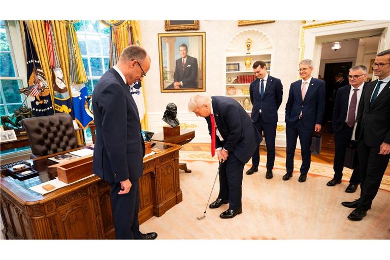 Sporteinlage im Oval Office während des Besuchs des Kanzlers beim US-Präsidenten.
