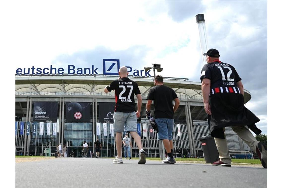Sportgroßveranstaltungen vor maximal 25.000 Zuschauern Sportgroßveranstaltungen dürfen zunächst nur vor maximal 25.000 Zuschauern stattfinden. Foto: Arne Dedert/dpa