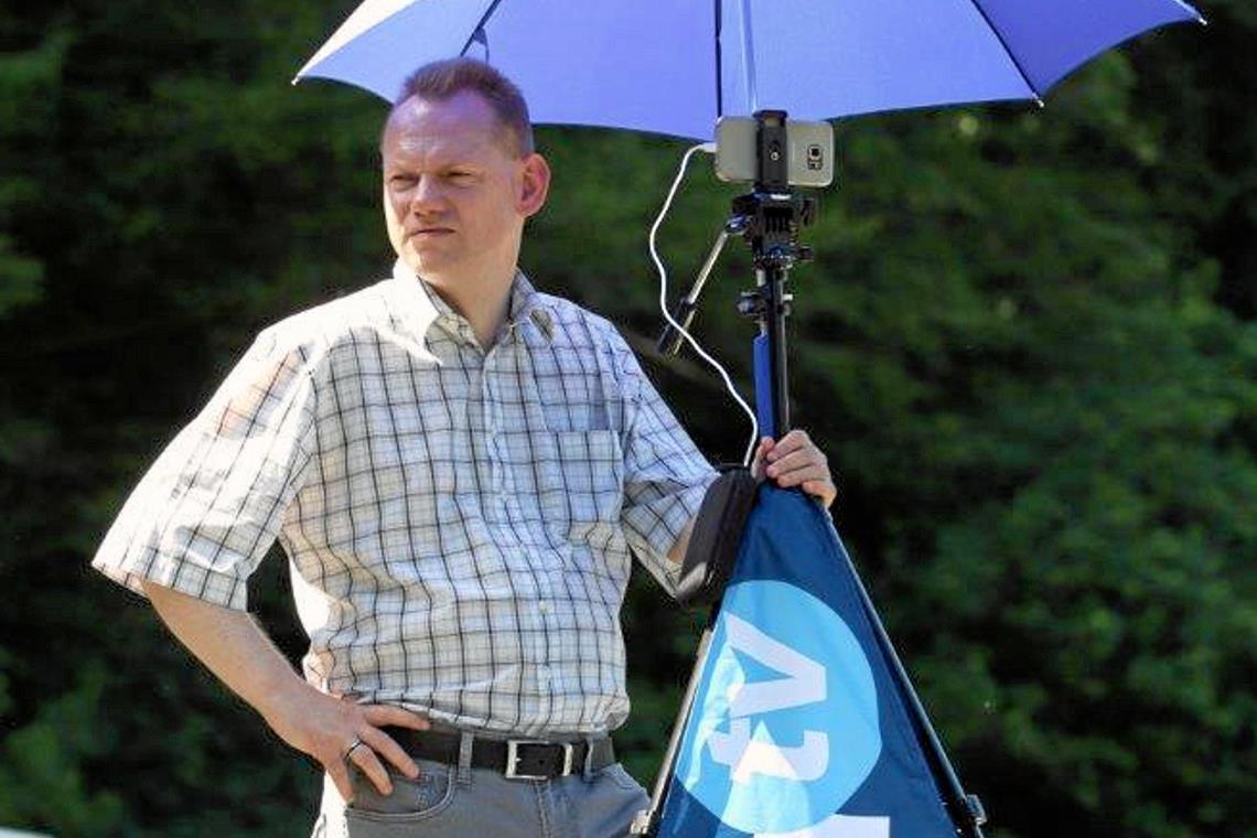 Zurück in die Heimat: BKZ-Sportredakteur Heiko Schmidt geht Sportredakteur Heiko Schmidt als Videofilmer, hier im Etzwiesenstadion. Foto: Bernd Strohmaier