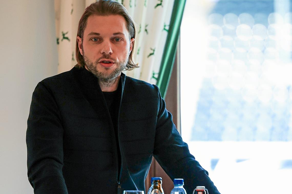 „Auf dem Platz nicht das Geforderte gezeigt“ Sportvorstand Michael Ferber packt das SG-Team auf der Zielgeraden nicht mehr mit Samthandschuhen an, sondern will es mit klaren Worten noch einmal wachrütteln. Foto: A. Becher