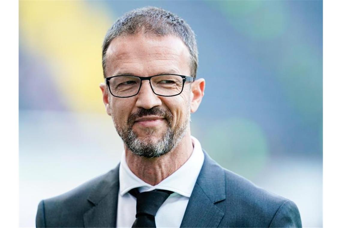 „G15“-Gipfeltreffen von Bundesligisten in Frankfurt beginnt Sportvorstand von Eintracht Frankfurt: Fredi Bobic. Foto: Uwe Anspach/dpa