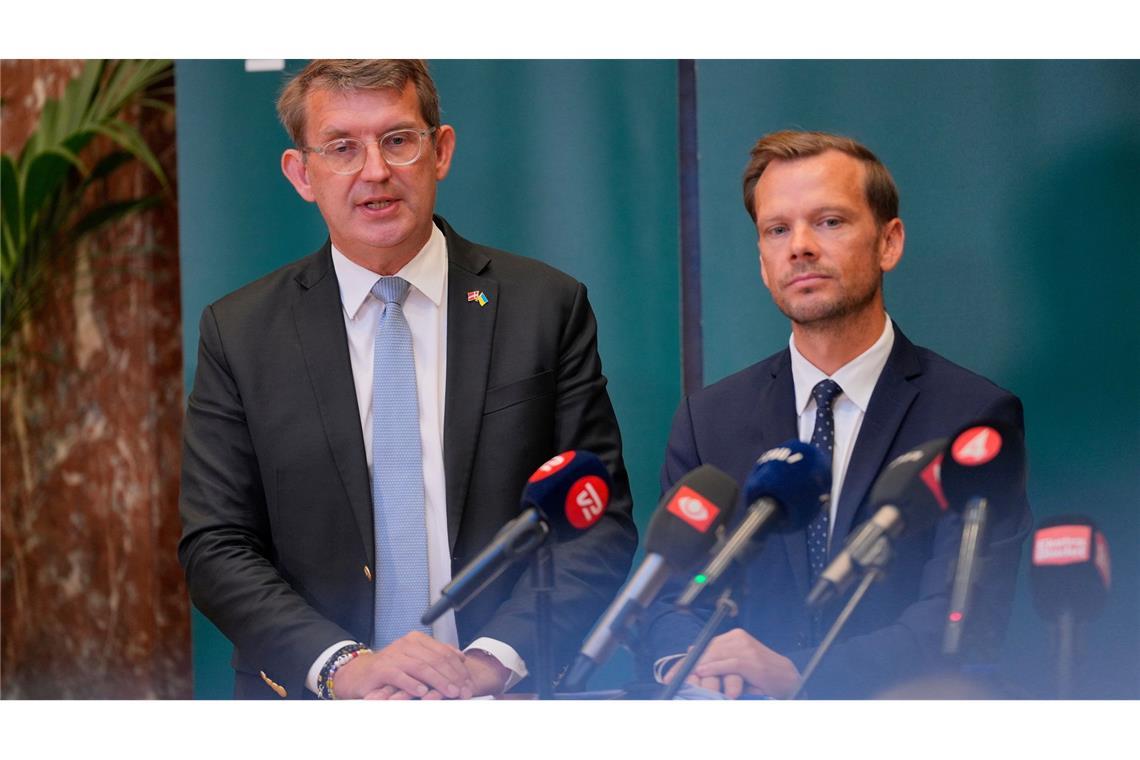 Sprechen von einem "hybriden Angriff": Dänemarks Verteidigungsminister Troels Lund Poulsen und Justizminister Peter Hummelgaard.