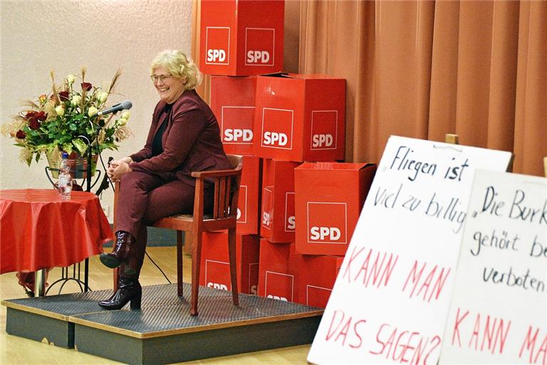 Spricht mit Bürgern über Hetze im Netz, Zorn gegen „die da oben“, Brutalität im Alltag und mehr: Ministerin Christine Lambrecht. Foto: T. Sellmaier