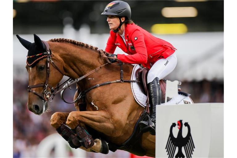 Springreiterin Simone Blum auf ihrem Pferd Alice. Foto: Rolf Vennenbernd
