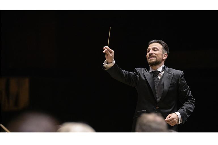 Springt hinein: Stuttgarts GMD Cornelius Meister