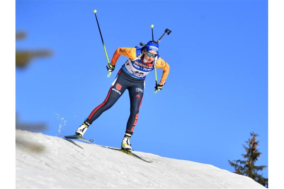 Sprintete in Hochfilzen auf Platz vier: Franziska Preuß. Foto: Barbara Gindl/APA/dpa