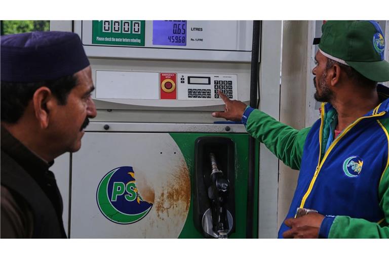 Spritpreise in Pakistan steigen wegen der Folgen des Iran-Kriegs massiv.