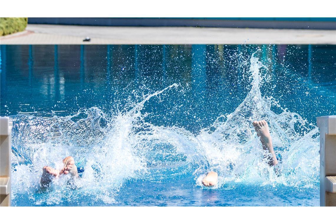Sprung ins Becken