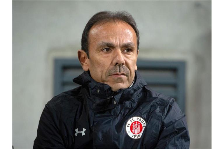 St. Paulis Trainer Jos Luhukay. Foto: Timm Schamberger/dpa/Archivbild