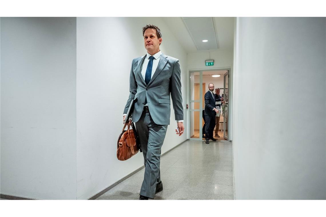 Staatsanwalt Sturla Henriksbø befragte den Sohn der norwegischen Kronprinzessin im Gerichtssaal.