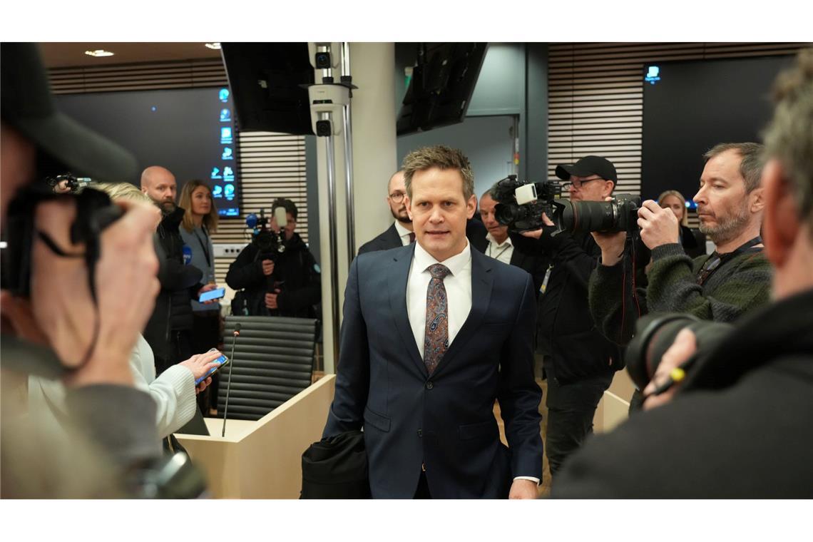 Staatsanwalt Sturla Henriksbø trifft am ersten Tag des Prozesses gegen Marius Borg Høiby im Gericht ein.