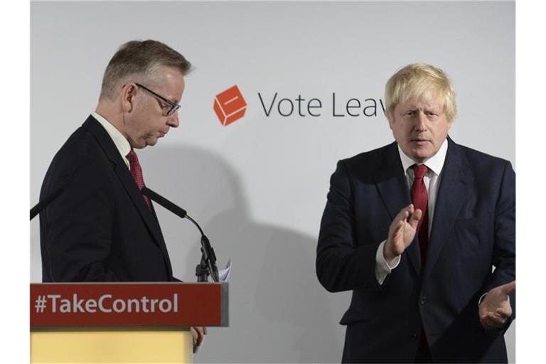 Staatsminister Michael Gove (l) gilt als rechte Hand von Premierminister Boris Johnson. Foto: Stefan Rousseau/POOL PA