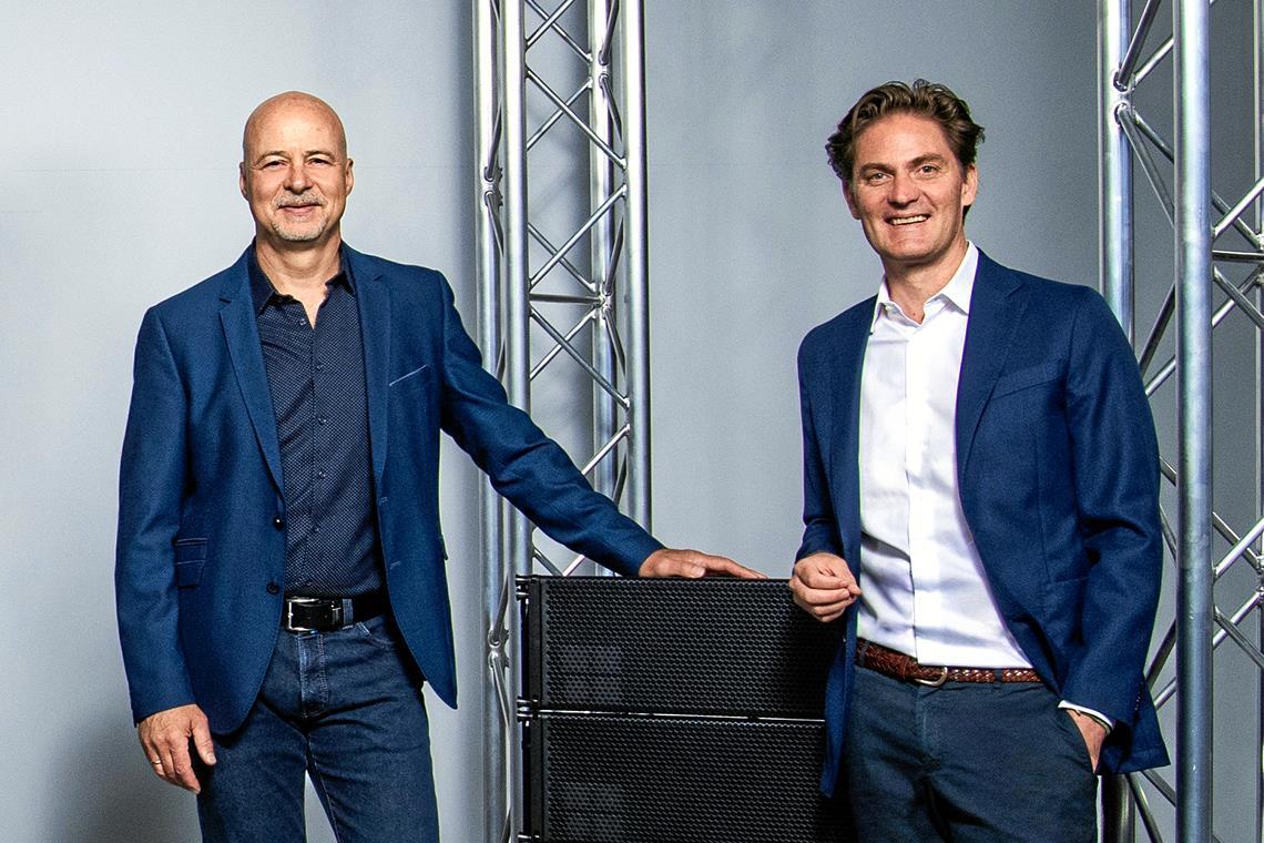 Stabübergabe bei d&b Audiotechnik: Amnon Harman (links) wechselt in den Beirat des Unternehmens, Jaakko Kaivonen leitet ab Januar die Geschäftsführung. Foto: Tom Maurer