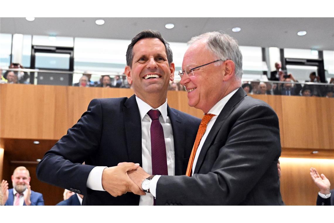 Bilder des Tages Stabwechsel in Niedersachsen: Olaf Lies folgt auf Stephan Weil