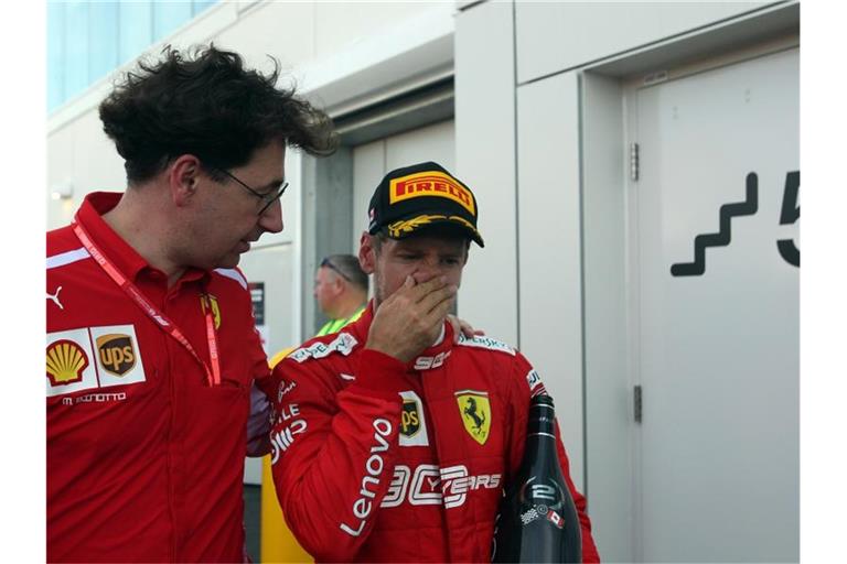 Stärkt Sebastian Vettel (r) den Rücken: Ferrari-Teamchef Mattia Binotto. Foto: Photo4/Lapresse/Lapresse via ZUMA Press