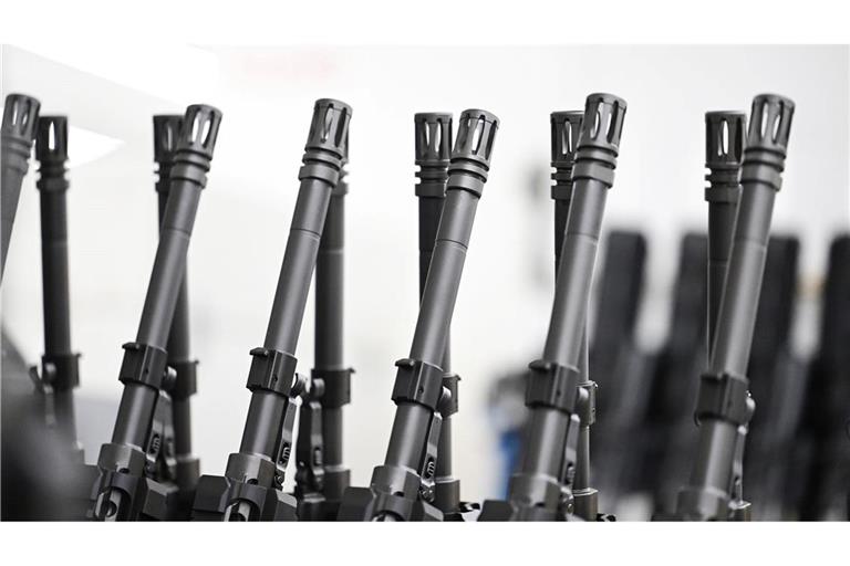 Stahl an Stahl: Die Läufe von Sturmgewehren in der Produktion von Heckler & Koch.