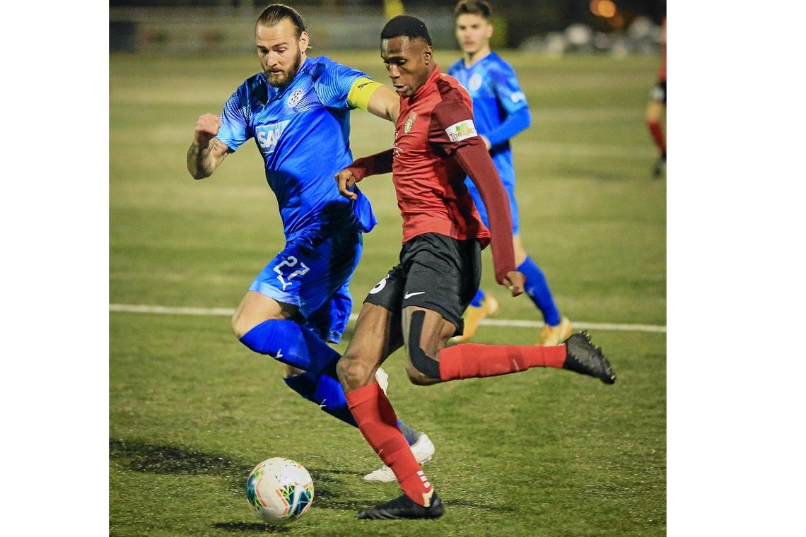Stand nach viermonatiger Verletzungspause schnell wieder im Blickpunkt: Mohamed Diakite. Der Mittelfeldmann feierte bei Aspachs 2:1 gegen Walldorf ein gelungenes Comeback. Foto: A. Becher