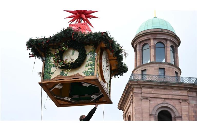 Standaufbau am Paulsplatz: Frankfurter Weihnachtsmarkt öffnet am 25. November