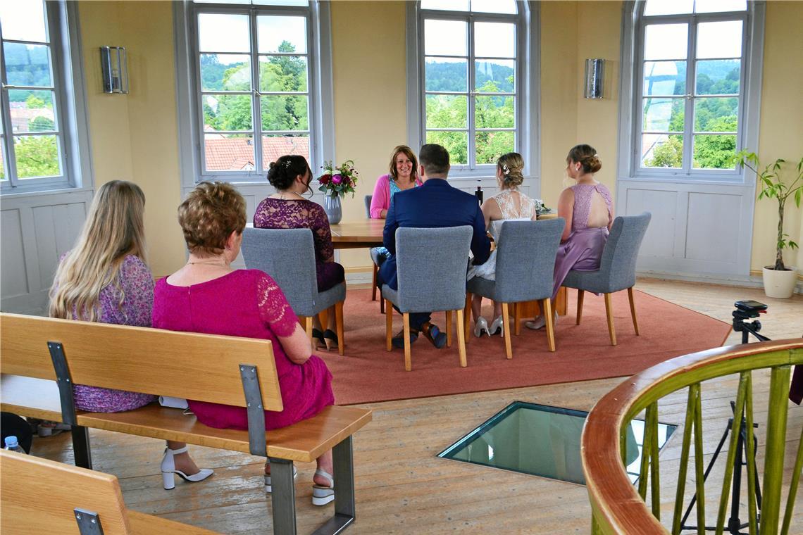 Standesbeamtin Antje Welz traut regelmäßig Paare im Belvedere-Zimmer im Wasserschloss in Oppenweiler. Für den 29. Februar gab es allerdings auch in der Vergangenheit keine Anfragen. Archivfoto: Gemeinde Oppenweiler