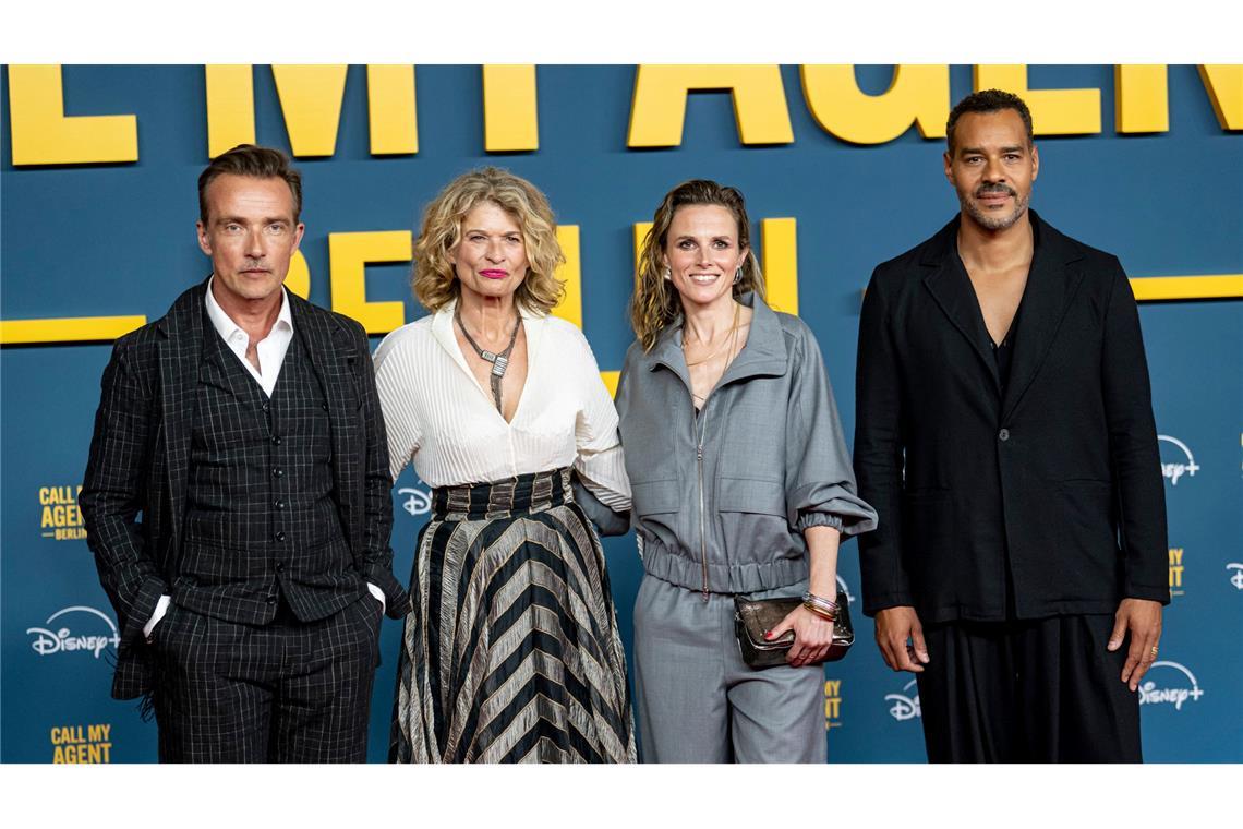 Stark: die Schauspieler Lucas Gregorowicz (l-r), Gabrielle Scharnitzky, Karin Hanczewski, Schauspielerin und Michael Klammer als hartnäckige Agenten in "Call My Agent Berlin" (Archivbild).