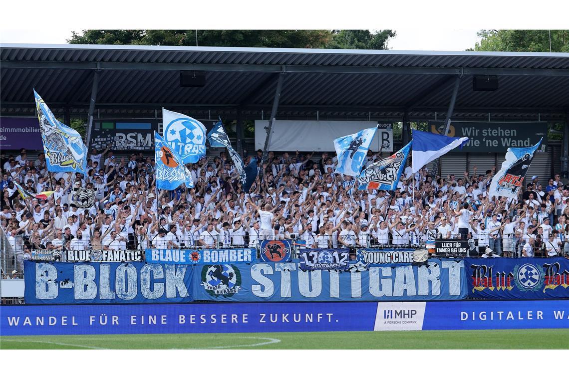 Die Blauen verpassen Traumstart Starke Stimmung im B-Block.
