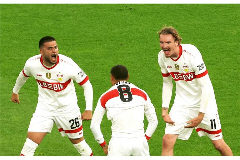 Starke Typen im VfB-Trikot: Die deutschen Nationalspieler Deniz Undav (links) und Nick Woltemade (rechts) jubeln mit Enzo Millot.