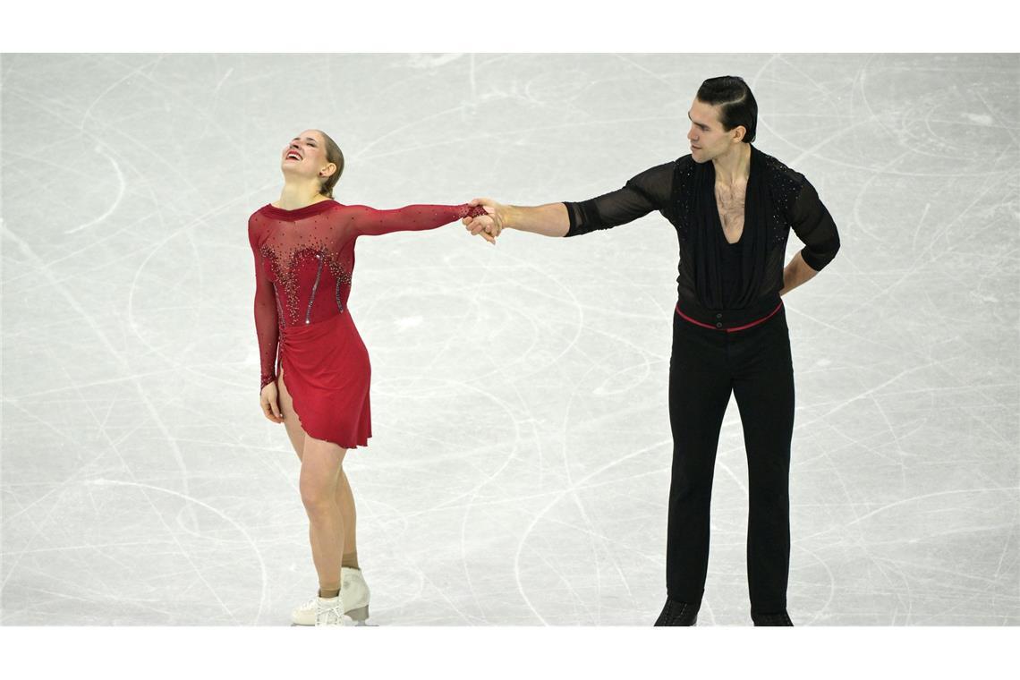 Starke Vorstellung: Minerva Hase und Nikita Volodin liegen nach dem Kurzprogramm in Führung.