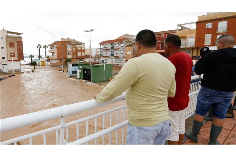 Starker Regen hat in Südostspanien zu Überschwemmungen geführt.