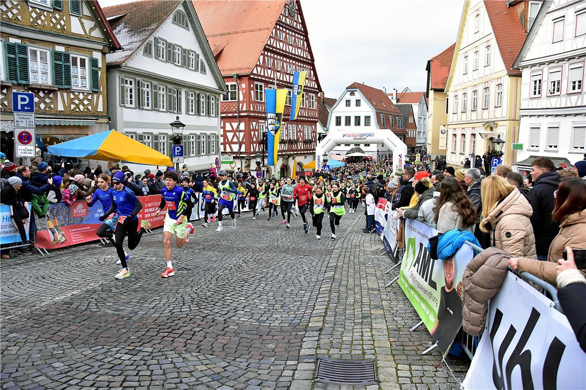 Start des Windmüller Mini Marathons über 2,5 Kilometer (1 Runde durch Backnang)....