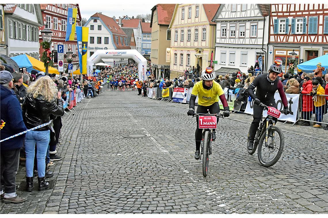 Start Hauptlauf über 10 km (4 Runden). Silvesterlauf in Backnang 2025. SP