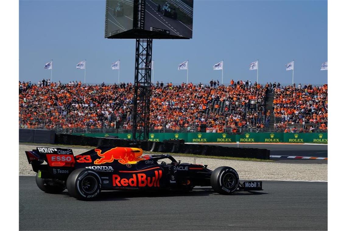 Kronprinz auf Kurs: Verstappen startet als Erster Startet beim Formel-1-Rennen in Zandvoort von der Pole Position: Max Verstappen. Foto: Hasan Bratic/dpa