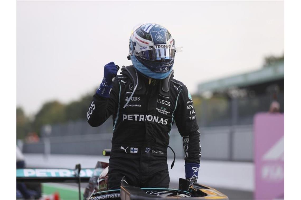 Startet von Platz eins in den Monza-Sprint: Mercedes-Pilot Valtteri Bottas. Foto: Lars Baron/POOL GETTY/AP/dpa