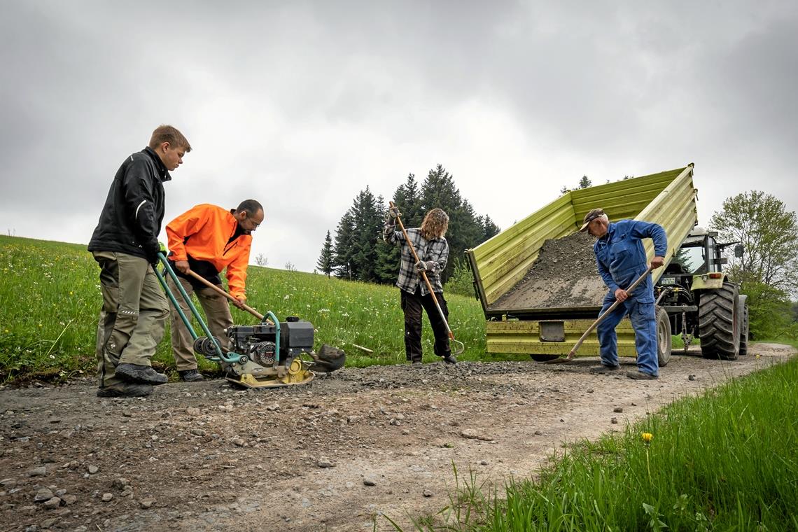 Eigeninitiative mit Schotter und Schippe