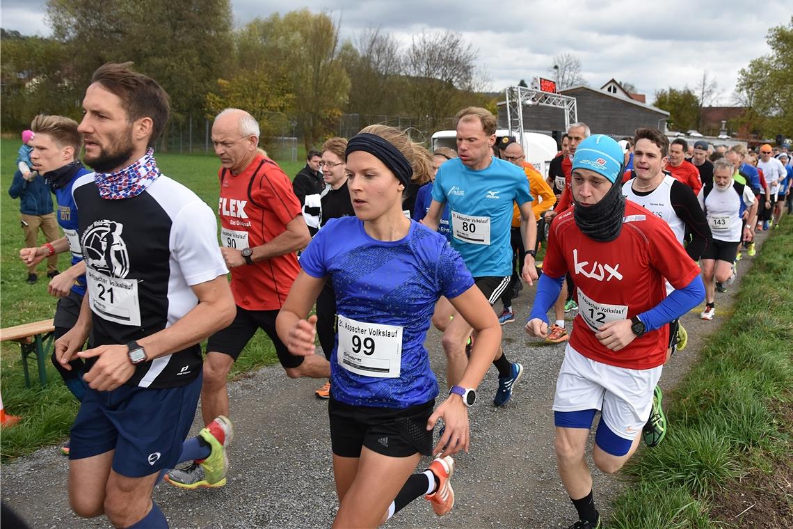 Aus dem Laufcupfinale wird ein Einzelevent Statt des üblichen Massenstarts gibt es in Kleinaspach dieses Mal einen Einzelstart. Alle fünf Sekunden rennt ein Sportler los. Foto: T. Sellmaier