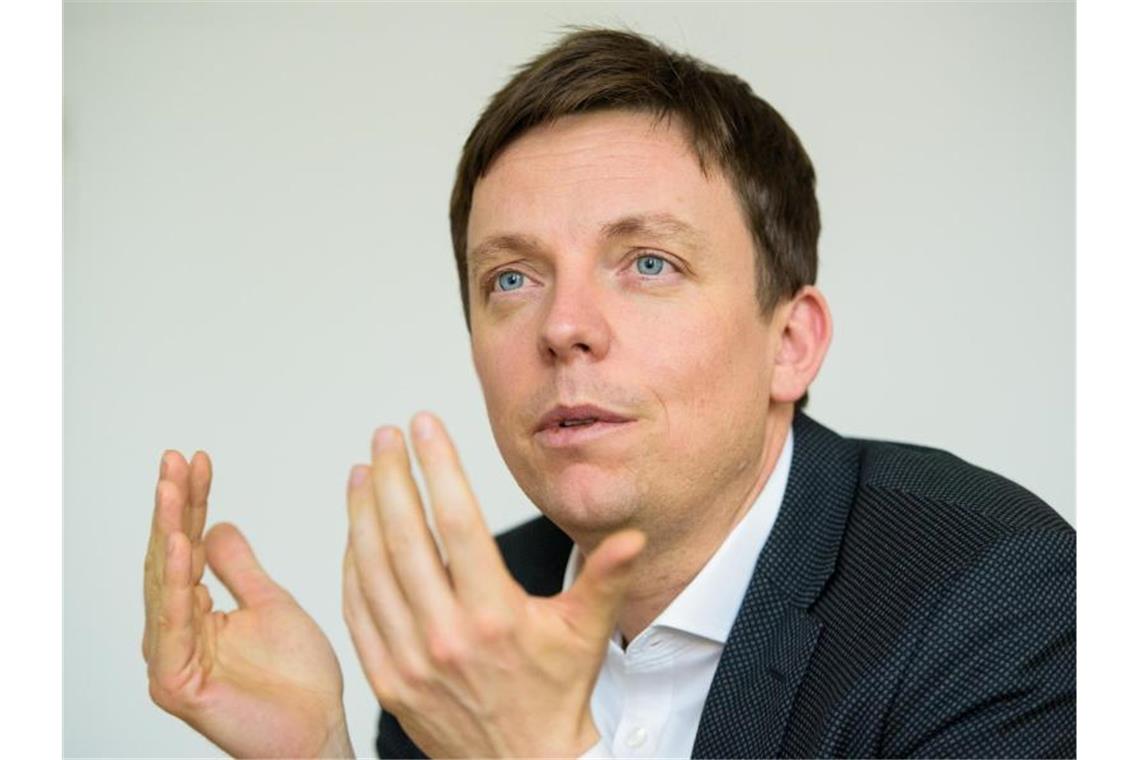 Corona-Kosten: Kanzlerin berät mit Ministerpräsidenten „Statt gegenseitiger Schuldzuweisungen sollten Bund und Länder gemeinsam und geschlossen dafür sorgen, dass wir möglichst gut über die schwierigen Wintermonate der Pandemie kommen“, sagt Tobias Hans. Foto: Oliver Dietze/dpa/Archiv