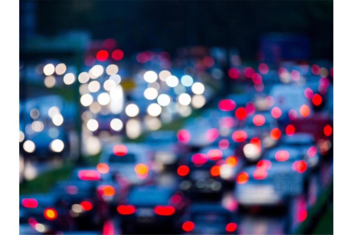 Staus in baden-württembergischen Städten nehmen weiter zu Stau auf einer Autobahn. Foto: Rolf Vennenbernd/dpa/Archivbild