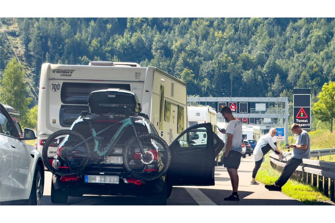 Stau schon am Grenztunnel Füssen (Archiv) – an zwei Tagen soll es hier kein Durchkommen geben.
