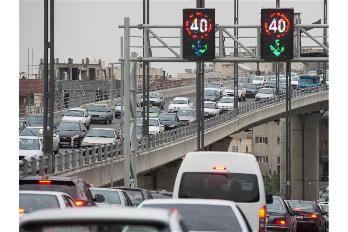 Stau: Verstopfte Straßen in der iranischen Hauptstadt Teheran. Foto: Bernd von Jutrczenka