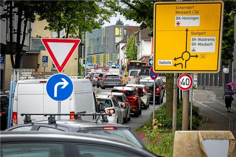 Staus durch die Backnanger Innenstadt, wie bei der letzten Sperrung im Juni, möchte die Stadt Backnang verhindern. Archivfoto: Alexander Becher
