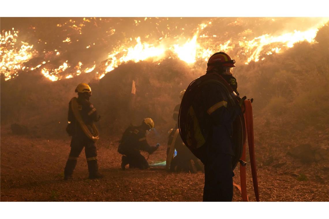 Brandbekämpfer auf Chios: "Mit allen Mitteln angreifen" Stecken Brandstifter hinter den Feuern?