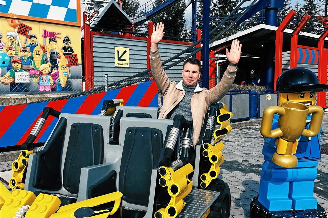 Stefan Andter ganz allein, aber nicht zu Hause, sondern im Legoland in Günzburg. Dort konnte er im März einen Blick hinter die Kulissen werfen, um Interessierten und seinen Followern aus dem geschlossenen Park zu berichten, wie die Vorbereitung auf einen möglichen Saisonstart läuft.Foto: privat