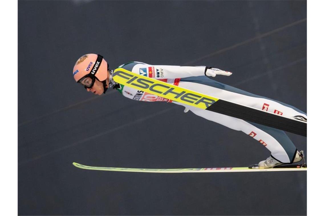 Deutsche überzeugen bei Quali - Österreicher Kraft gewinnt Stefan Kraft gelang mit 136 Metern der beste Sprung der Qualifikation. Foto: Daniel Karmann/dpa