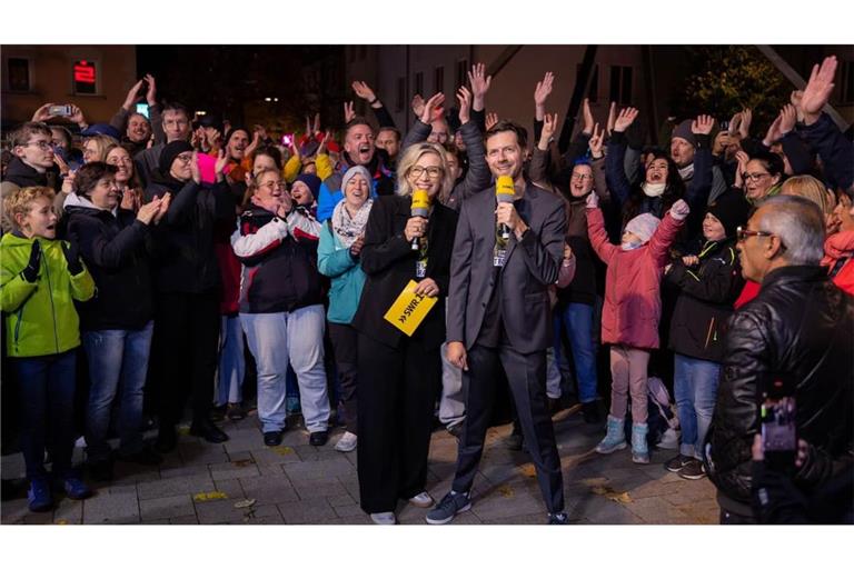 Stefanie Anhalt und Corvin Tondera-Klein zählen zu den acht Moderatoren, die in diesem Jahr die SWR1 Hitparade präsentieren.