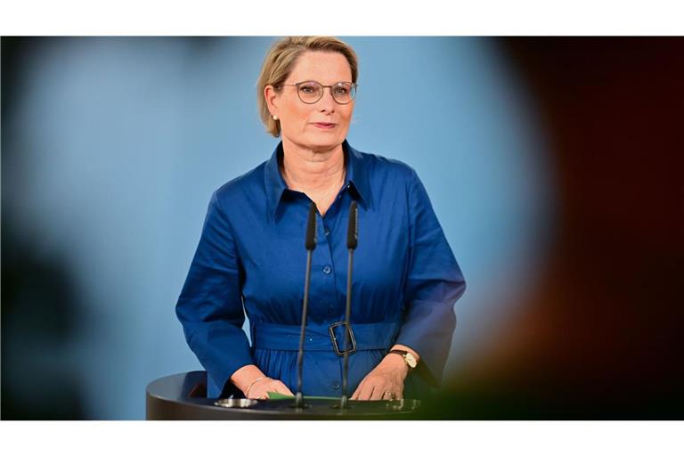 Stefanie Hubig (SPD), Bundesministerin der Justiz und für Verbraucherschutz, bei einem Statement im vergangenen Jahr. (Archivbild)